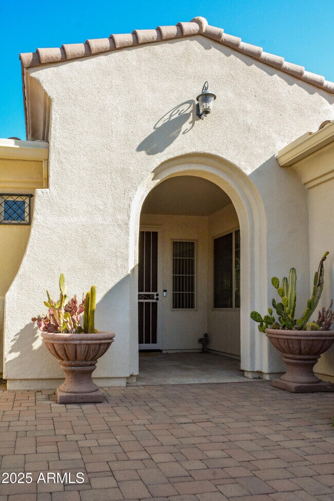Building Photo - 13436 W La Vina Dr