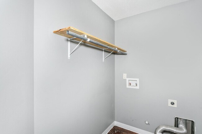 Building Photo - Spacious Duplex Near St. Joe