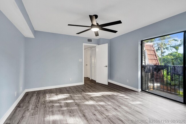 Building Photo - 736 NW 98th Cir
