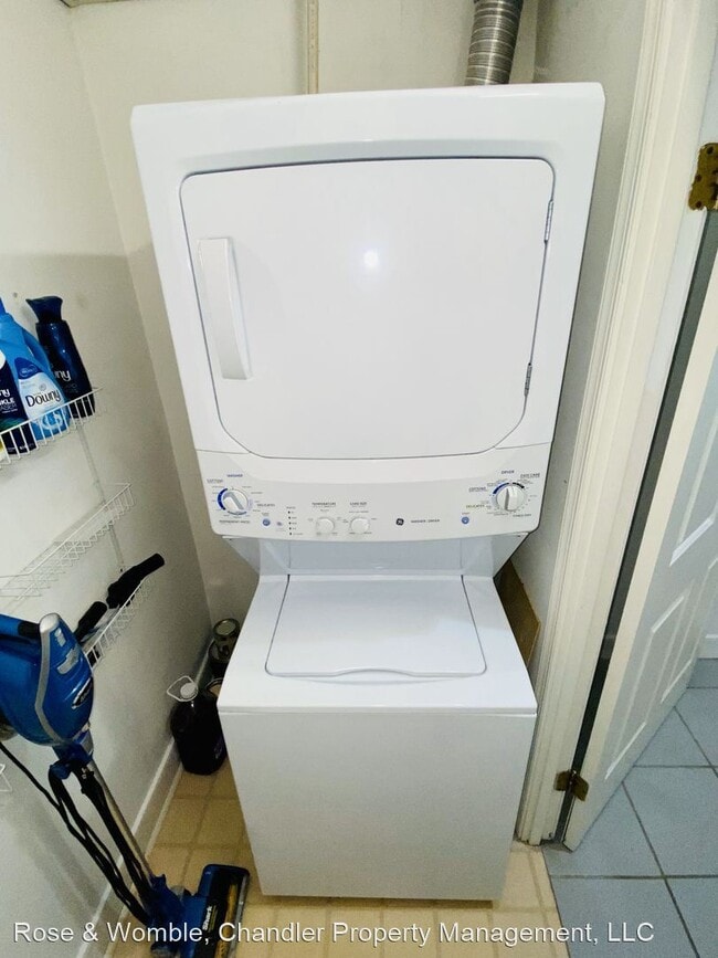 Building Photo - 1 br, 1 bath House - 40 Rader St #411