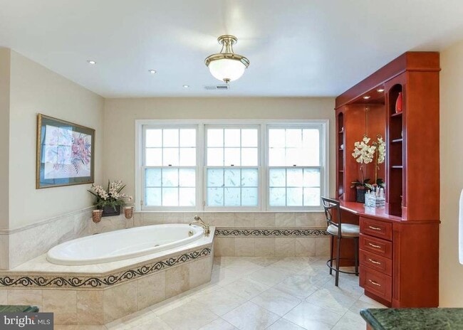 Building Photo - 9720 Holloway Hill Ct