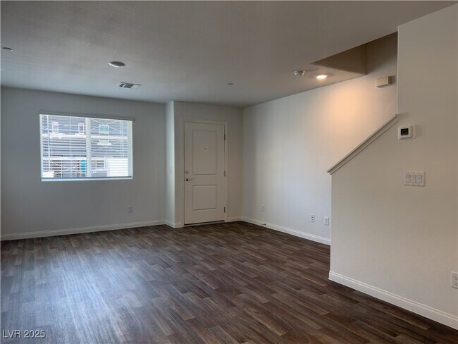 Building Photo - 9166 Orange Horizon Ave