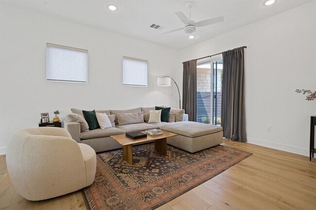 Building Photo - 5806 Sutherlin Rd