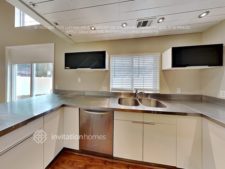 Building Photo - 881 Windcroft Cir NW