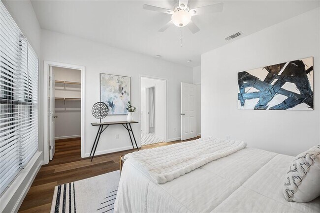 Building Photo - 6501 Columbia Oaks Ct