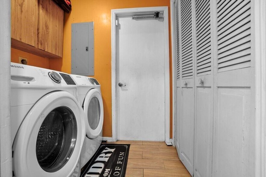 Building Photo - 8050 NW 47th Ct