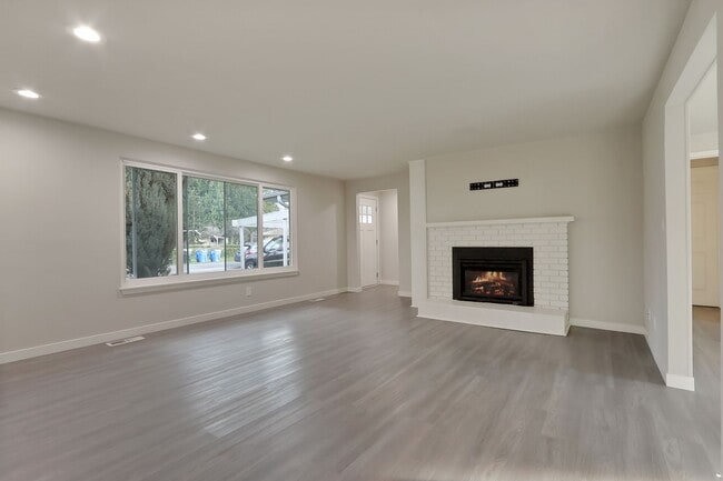 Building Photo - Remodeled Lacey Rambler