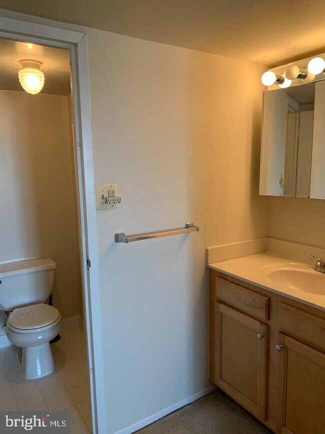 Building Photo - 4500 S Four Mile Run Dr