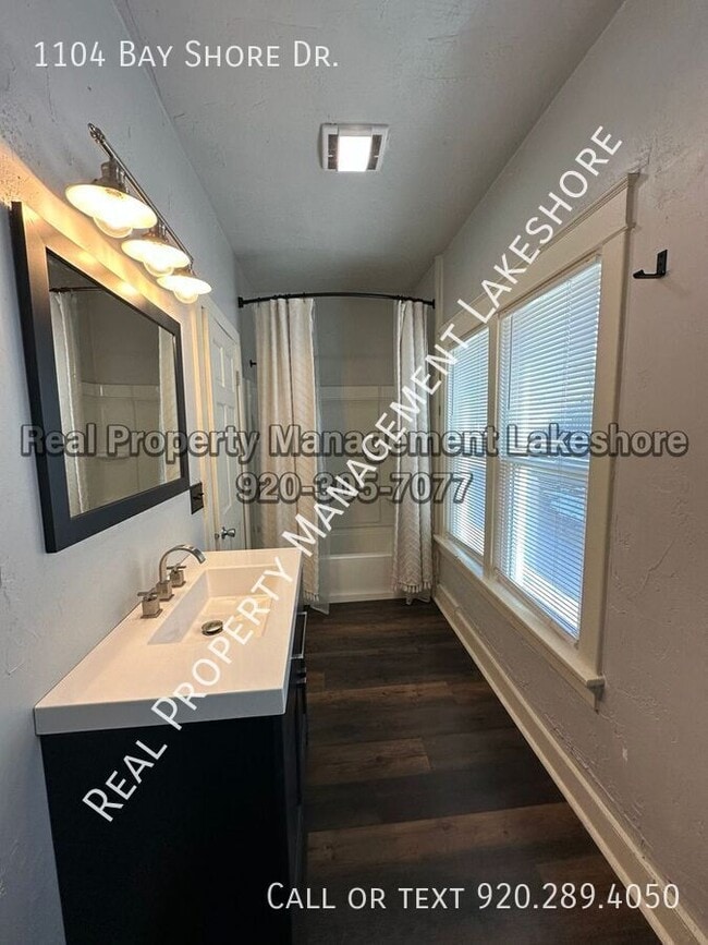 Building Photo - 1104 Bay Shore Dr