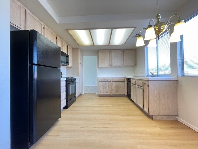 Building Photo - To schedule a viewing, call Wally Fellman ...