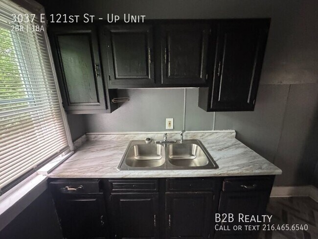 Building Photo - 3037 E 121st St