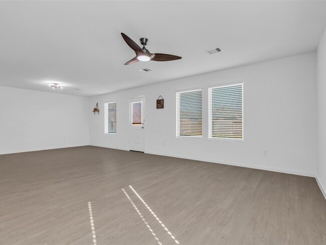 Building Photo - 25344 Carnation Ct