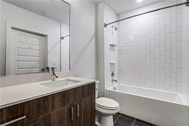 Building Photo - 2213 Poquito St