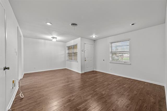 Building Photo - 8604 Graywood Dr