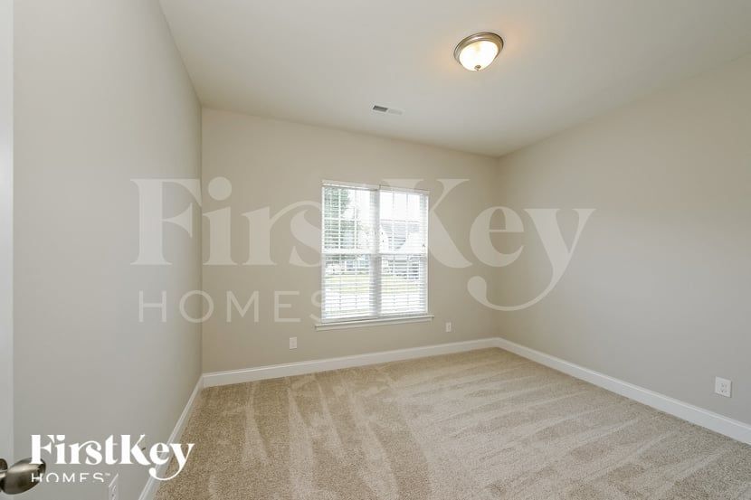 Building Photo - 4960 Long Grove Dr