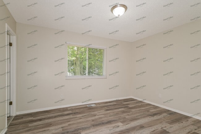 Building Photo - 2355 Lindsay Ln