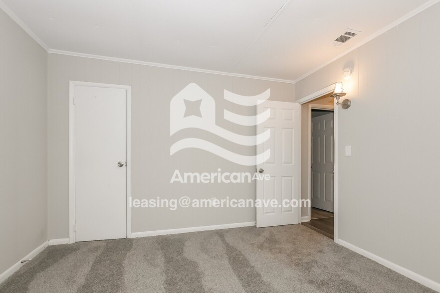 Building Photo - 129 Royal Ct