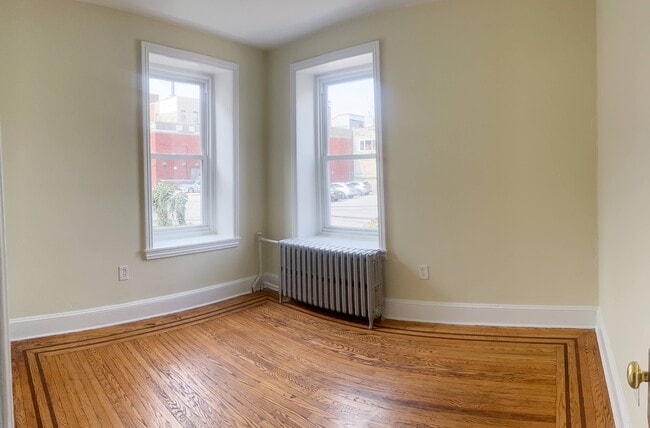 Building Photo - 53 W Maplewood Mall