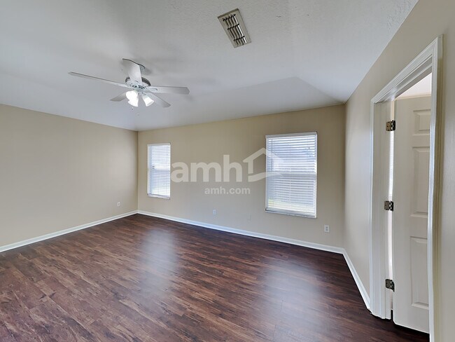 Building Photo - 3206 Chantilly Ct