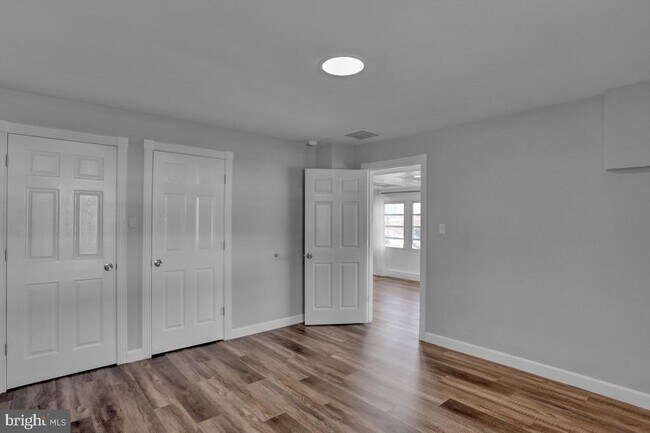 Building Photo - 933 N Hanover St