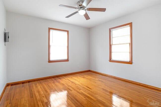 Building Photo - 118 Czar Ln