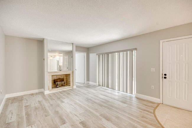 Building Photo - 1221 12th Ln