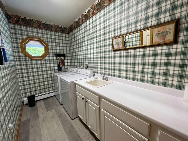 Building Photo - 21 Valley View Rd