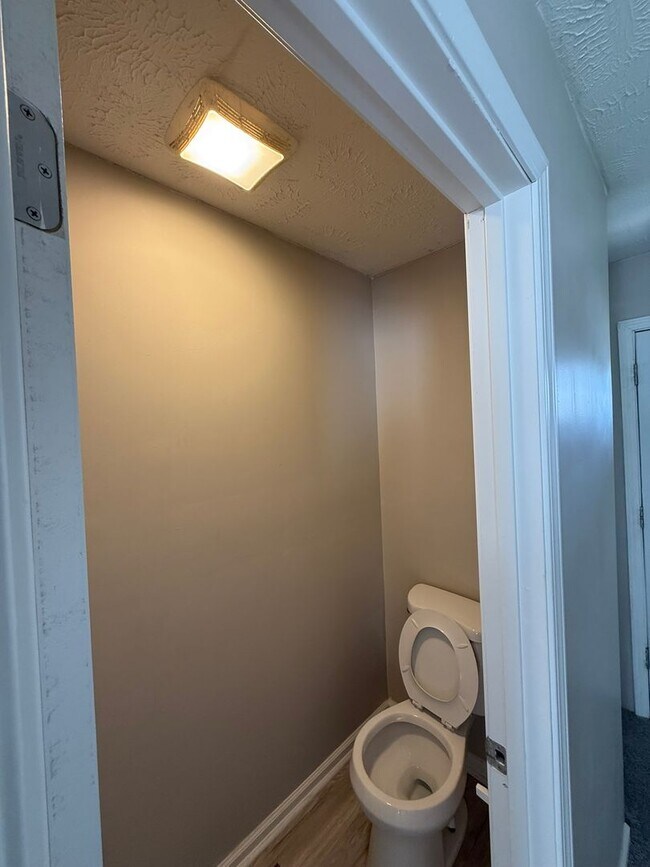 Building Photo - Charming 3-Bedroom Property in Prime Location