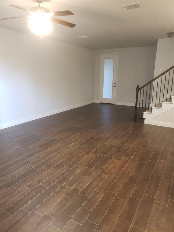 Building Photo - 6852 Meadow Crest Dr