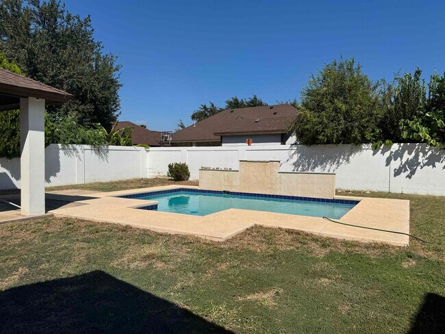 Building Photo - 9810 Spindrift Dr