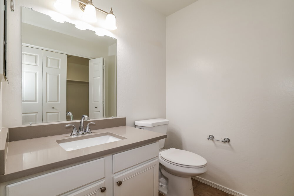 Building Photo - 2345 E Gelding Dr