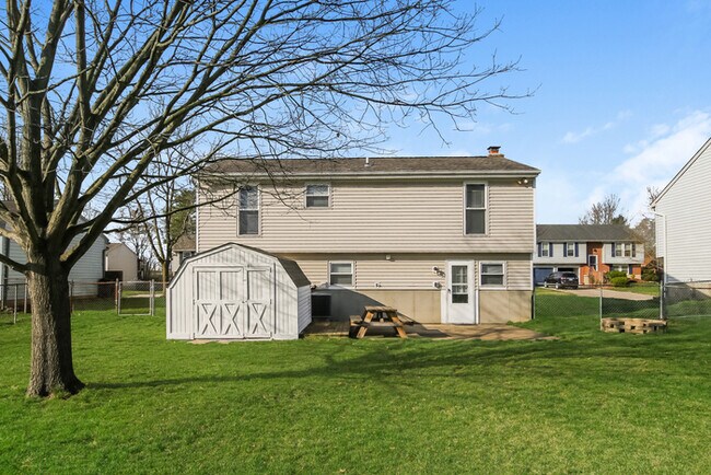Building Photo - 155 Country View Dr