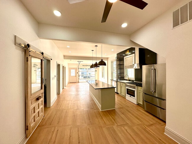 Kitchen - 603 E Morris St
