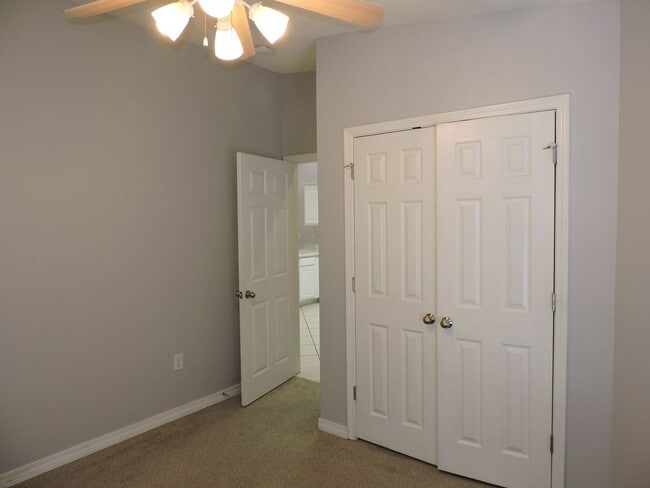 Building Photo - Easy access to interstate, shopping & hosp...