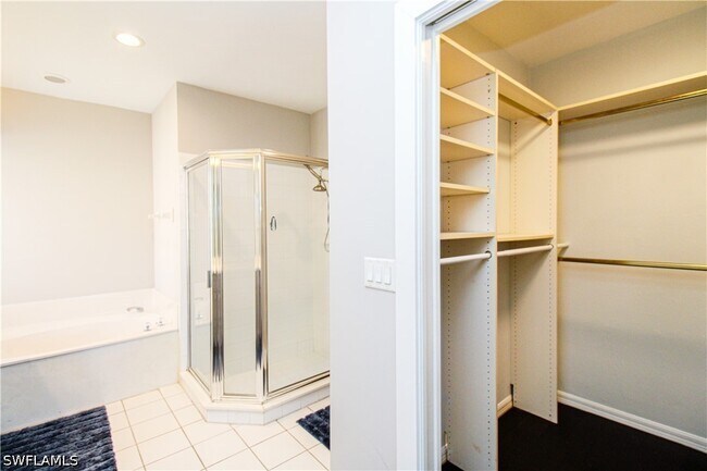 Building Photo - 135 Lady Palm Dr