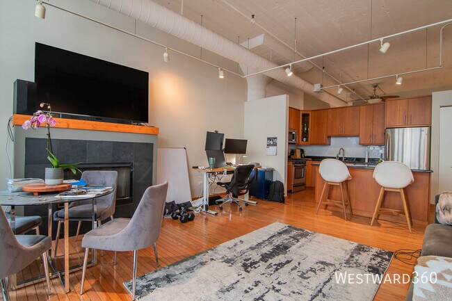 Building Photo - 333 W Hubbard St