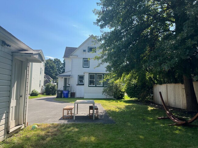 Building Photo - 104 Meadowbrook Rd