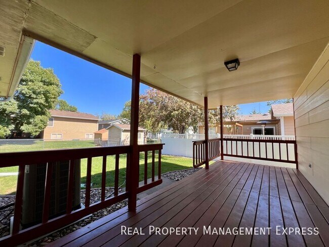 Building Photo - Beautiful 3 Bed 2 Bath House in West Sioux...