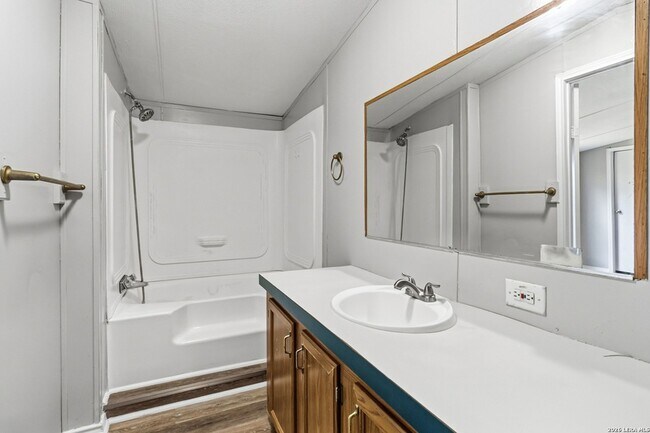 Building Photo - 636 Balsa