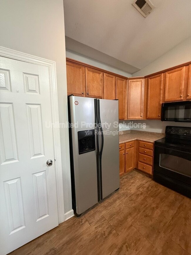 Building Photo - 5220 Christian Dr