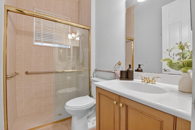 Building Photo - 9826 Vía Amati