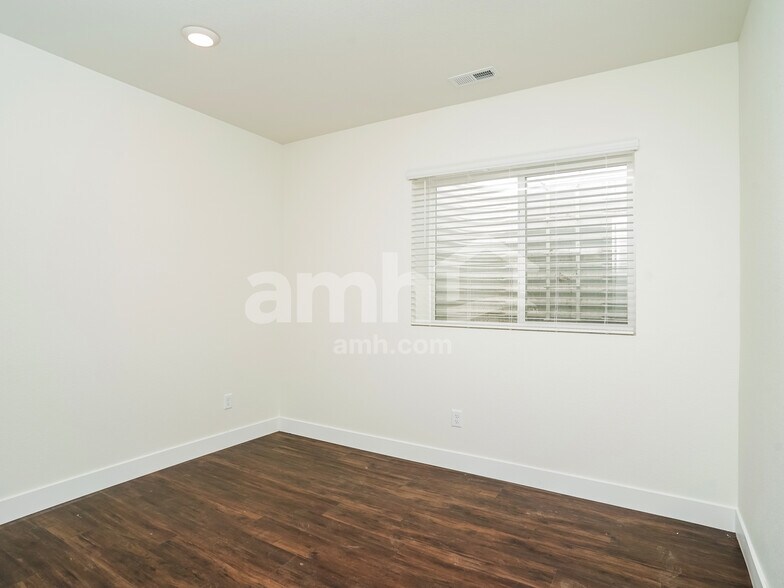 Building Photo - 4000 Wyedale Way