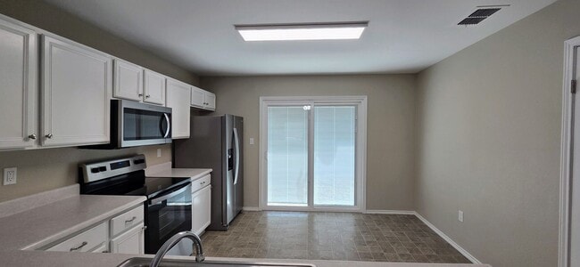Building Photo - New Braunfels 2 Bedroom 2 Bath less than 1...