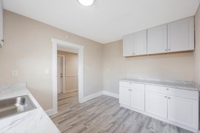 Building Photo - Cosy 2 bedroom 1 bath home with nice size ...