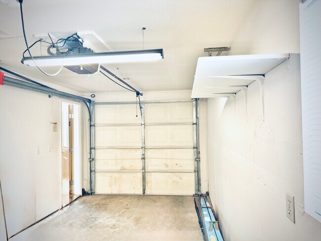 Building Photo - 507 10th St SE
