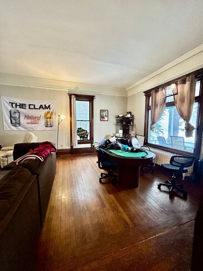 Building Photo - 2115 E 1st St