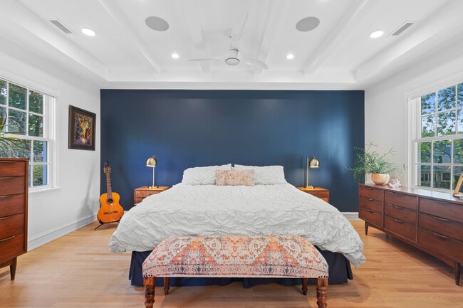 Building Photo - 9526 Lawndale Ave