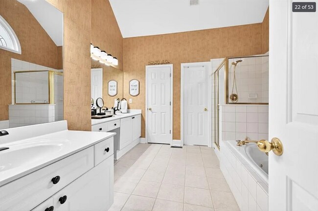 Building Photo - 5 Bed 4 Bath Multi Family House