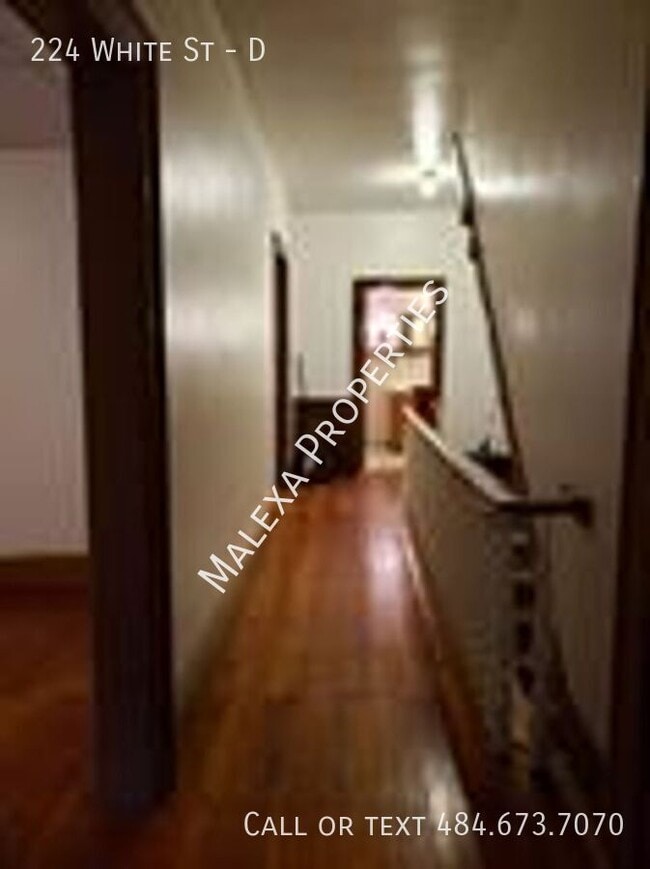 Building Photo - 224 White St