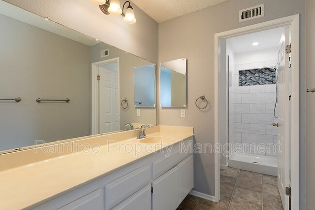Building Photo - 3432 Orchard Way